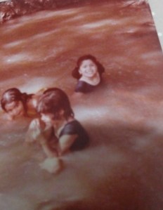 Betsy, mi hermana Glenda y yo.