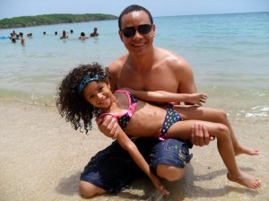 Angelika y Angel en playa 7 Seas, Puerto Rico
